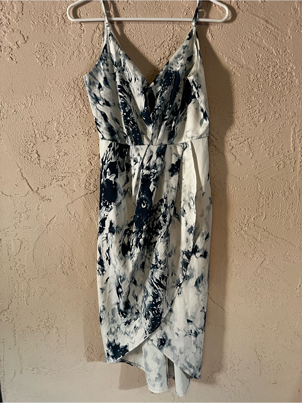 Sleeveless V-Neck Marble Print Dress - Navy & White